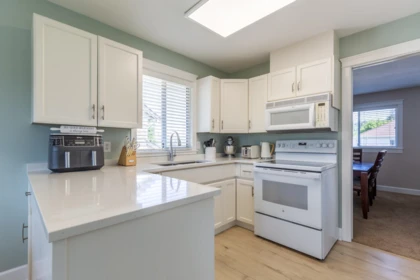 Kitchen Island Photo of 35242 Corbett Place, Abbotsford, BC