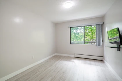 Breakfast Nook Photo of 206 15020 North Bluff Road, White Rock, BC
