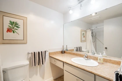 Primary Bathroom Photo of 206 15020 North Bluff Road, White Rock, BC