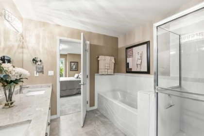 Guest Bathroom Photo of 3 16995 64th Avenue, Surrey, BC