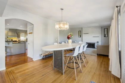Kitchen Island Photo of 10347 125 Street, Surrey, BC