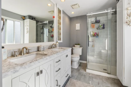Mudroom Photo of 10347 125 Street, Surrey, BC