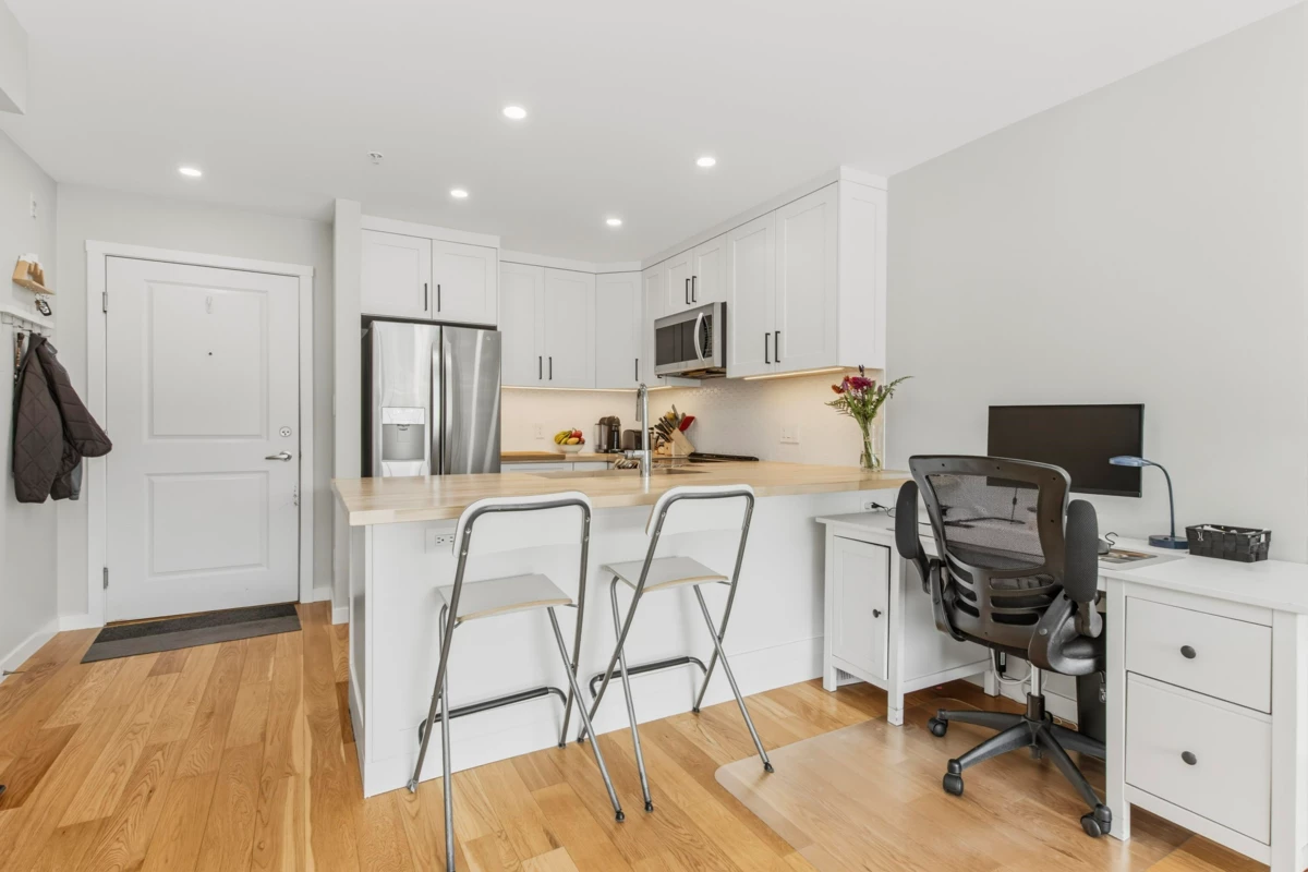 Dining Area Photo of 203 38003 Second Avenue, Squamish, BC