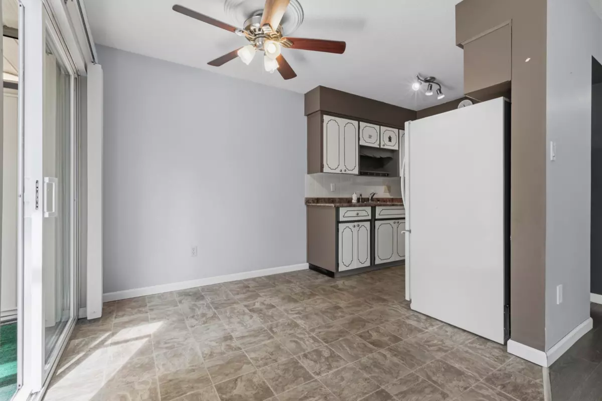 Family Room Photo of 108 2853 W Bourquin Crescent, Abbotsford, BC
