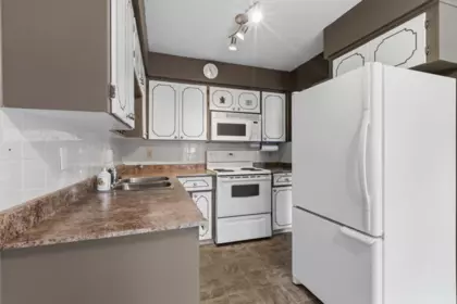 Breakfast Nook Photo of 108 2853 W Bourquin Crescent, Abbotsford, BC
