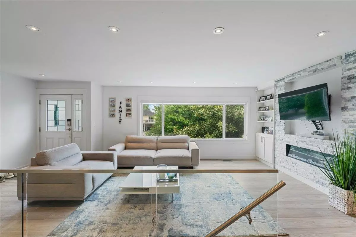 Living Room Photo of 23177 Willett Avenue, Richmond, BC