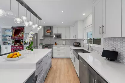 Kitchen Island Photo of 23177 Willett Avenue, Richmond, BC