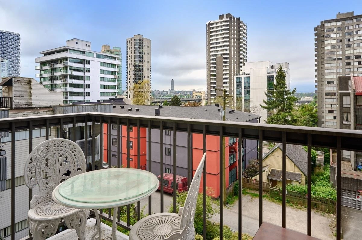 Dining Area Photo of 307 1146 Harwood Street, Vancouver, BC