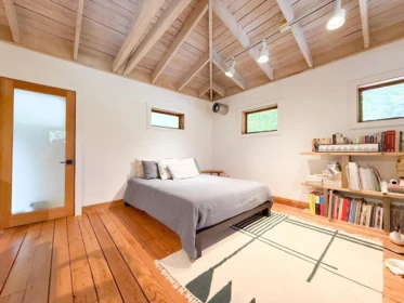 Basement Recreation Room Photo of 901 Windjammer Road, Bowen Island, BC