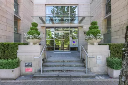 Entry Foyer Photo of 901 1616 Columbia Street, Vancouver, BC