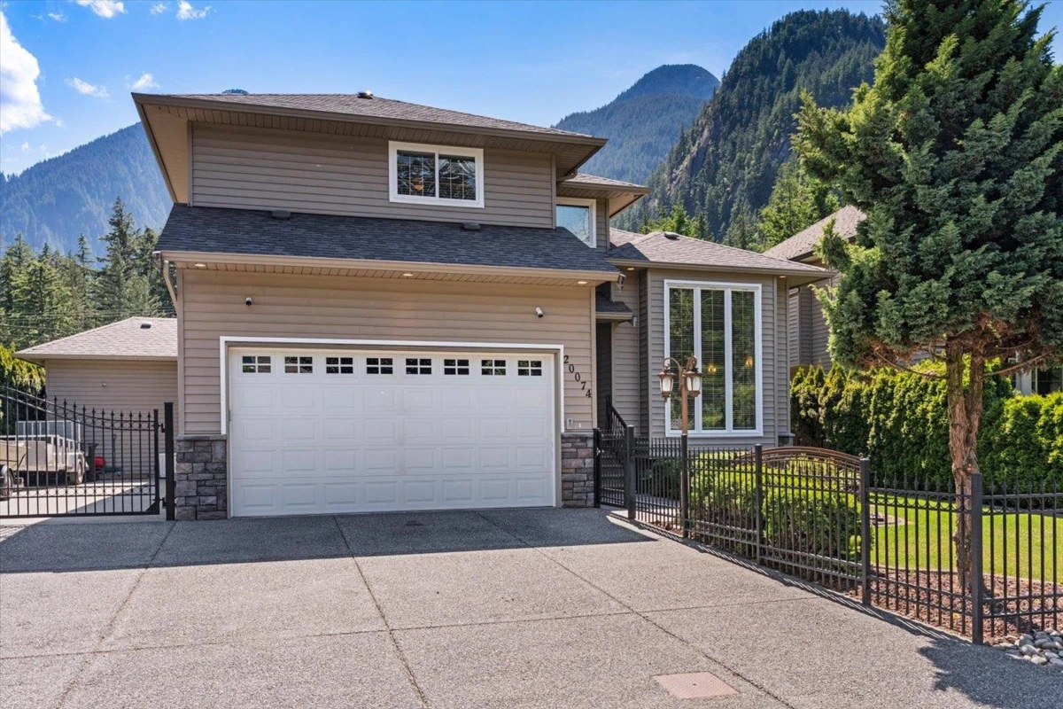 Family Room Photo of 20074 Birch Place, Hope, BC