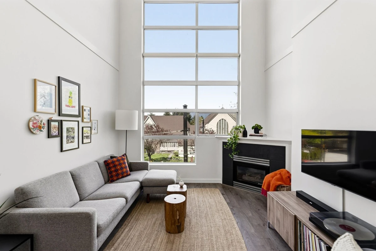 Living Room Photo of 327 418 E Broadway, Vancouver, BC