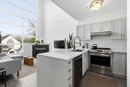 327 418 E Broadway, Vancouver, BC