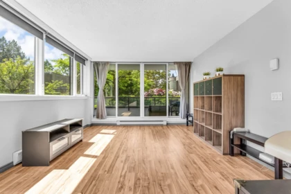 202 3980 Carrigan Court, Burnaby, BC, Burnaby — Apartment/Condo for sale