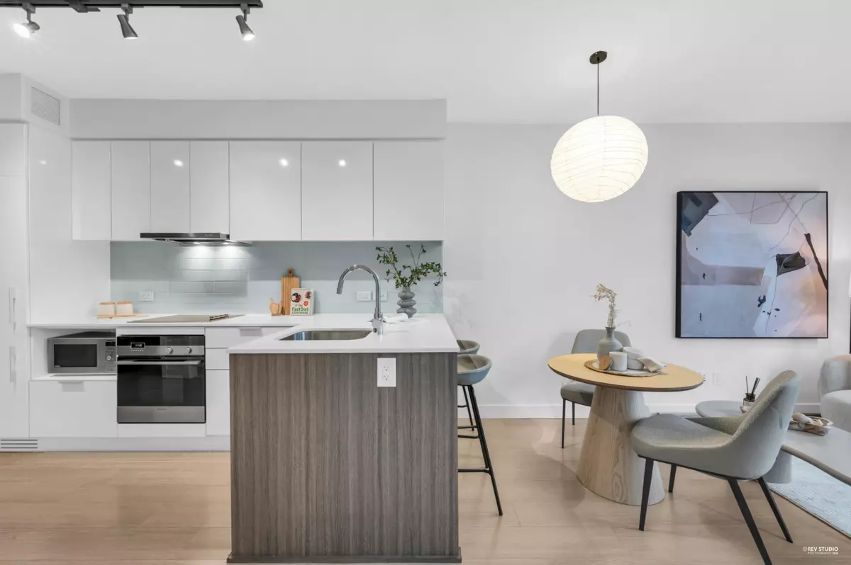 Dining Area Photo of 1605 1308 Hornby Street, Vancouver, BC