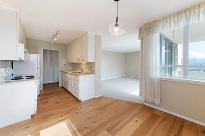 Walk-In Closet Photo of 1706 4160 Sardis Street, Burnaby, BC