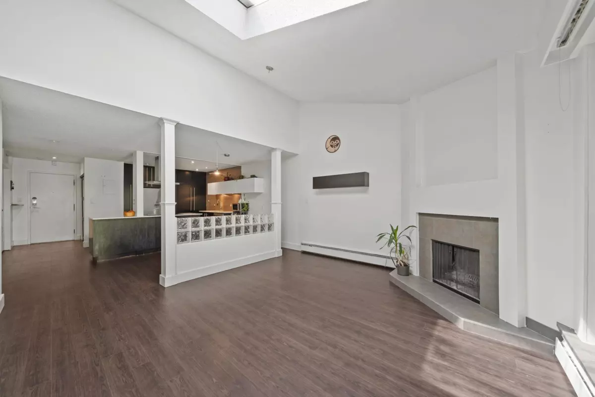 Dining Area Photo of 304 141 W 13th Street, North Vancouver, BC