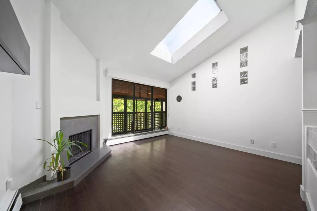 Family Room Photo of 304 141 W 13th Street, North Vancouver, BC