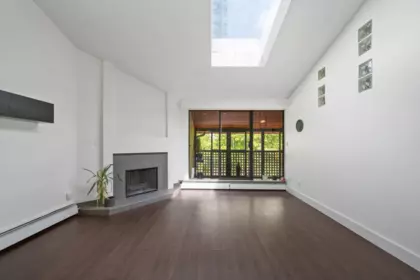 304 141 W 13th Street, North Vancouver, BC, North Vancouver — Apartment/Condo for sale