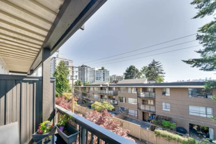 Breakfast Nook Photo of 203 211 W 3rd Street, North Vancouver, BC