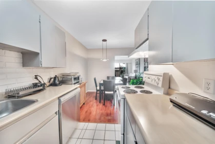 203 211 W 3rd Street, North Vancouver, BC, North Vancouver — Apartment/Condo for sale