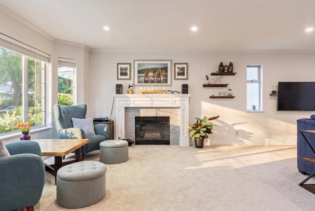 Living Room Photo of 2950 W 15th Avenue, Vancouver, BC