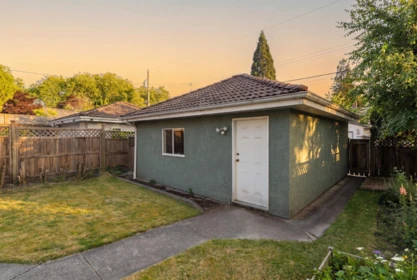 Front Yard Photo of 2950 W 15th Avenue, Vancouver, BC
