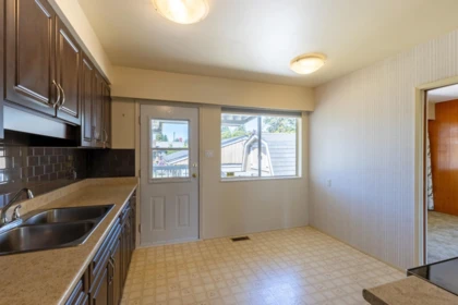 Primary Bathroom Photo of 3371 Vincent Street, Port Coquitlam, BC