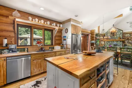 Breakfast Nook Photo of 7744 Owl Ridge Road, Mount Currie, BC