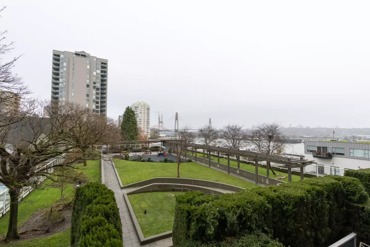 Family Room Photo of 601 39 Sixth Street, New Westminster, BC