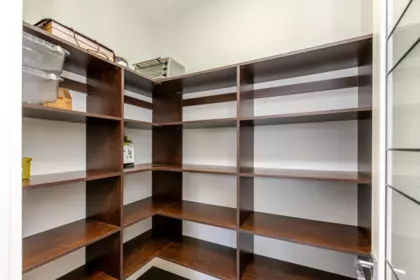 Walk-In Closet Photo of 1540 Maple Street, White Rock, BC