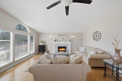 Breakfast Nook Photo of 2893 Delahaye Drive, Coquitlam, BC