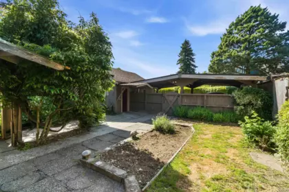 Front Yard Photo of 205 Fourth Avenue, New Westminster, BC