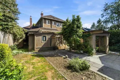 Garden / Landscaping Photo of 205 Fourth Avenue, New Westminster, BC