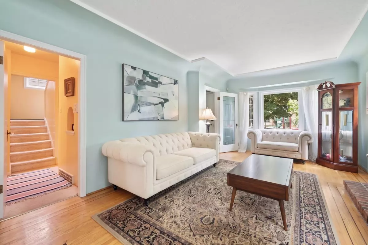 Dining Area Photo of 3079 Crown Street, Vancouver, BC