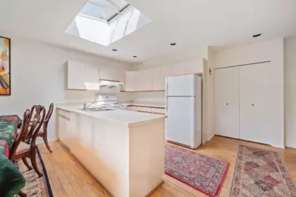 Kitchen Island Photo of 3079 Crown Street, Vancouver, BC
