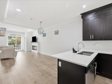 Kitchen Photo of 174 13898 64 Avenue, Surrey, BC