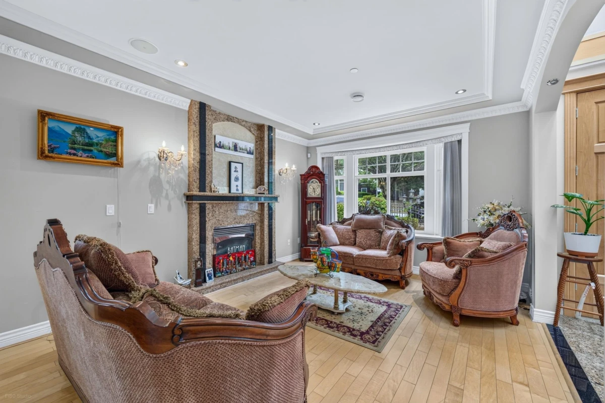 Dining Area Photo of 2420 Scarboro Avenue, Vancouver, BC