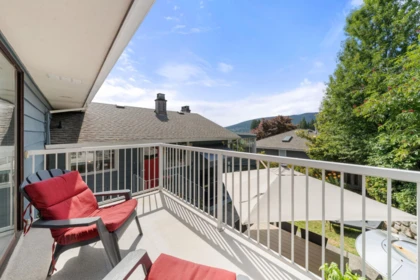 Front Yard Photo of 674 Blueridge Avenue, North Vancouver, BC
