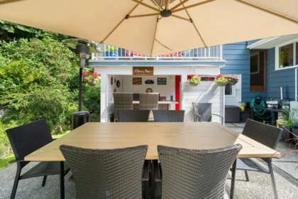 Garden / Landscaping Photo of 674 Blueridge Avenue, North Vancouver, BC
