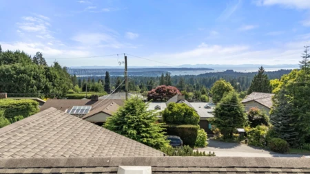 Kitchen Photo of 674 Blueridge Avenue, North Vancouver, BC