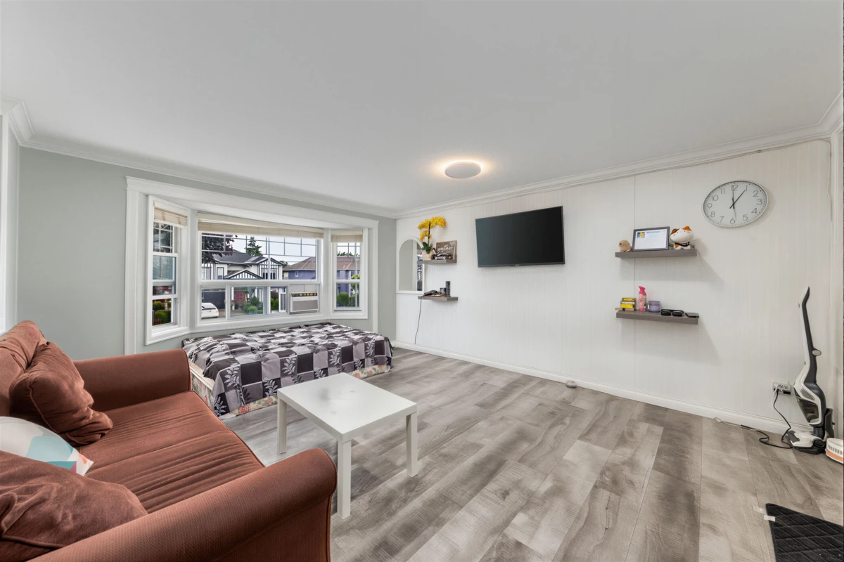 Family Room Photo of 13111 73a Avenue, Surrey, BC