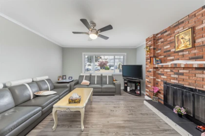 Hallway Photo of 13111 73a Avenue, Surrey, BC