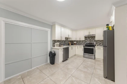 Kitchen Island Photo of 13111 73a Avenue, Surrey, BC