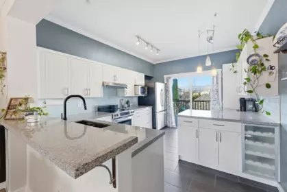 Primary Bathroom Photo of 5 11060 Barnston View Road, Pitt Meadows, BC