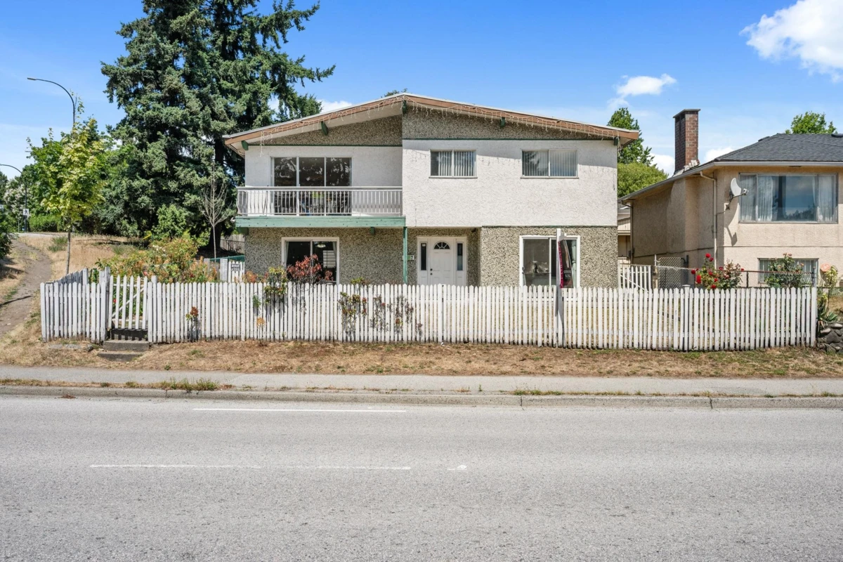 Family Room Photo of 1457 SE Marine Drive, Vancouver, BC