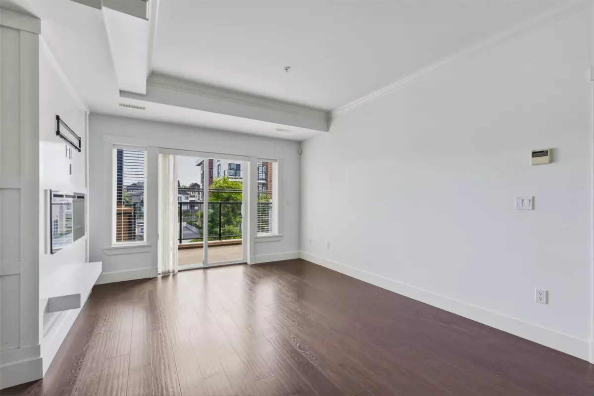 Living Room Photo of 211 14885 60 Avenue, Surrey, BC