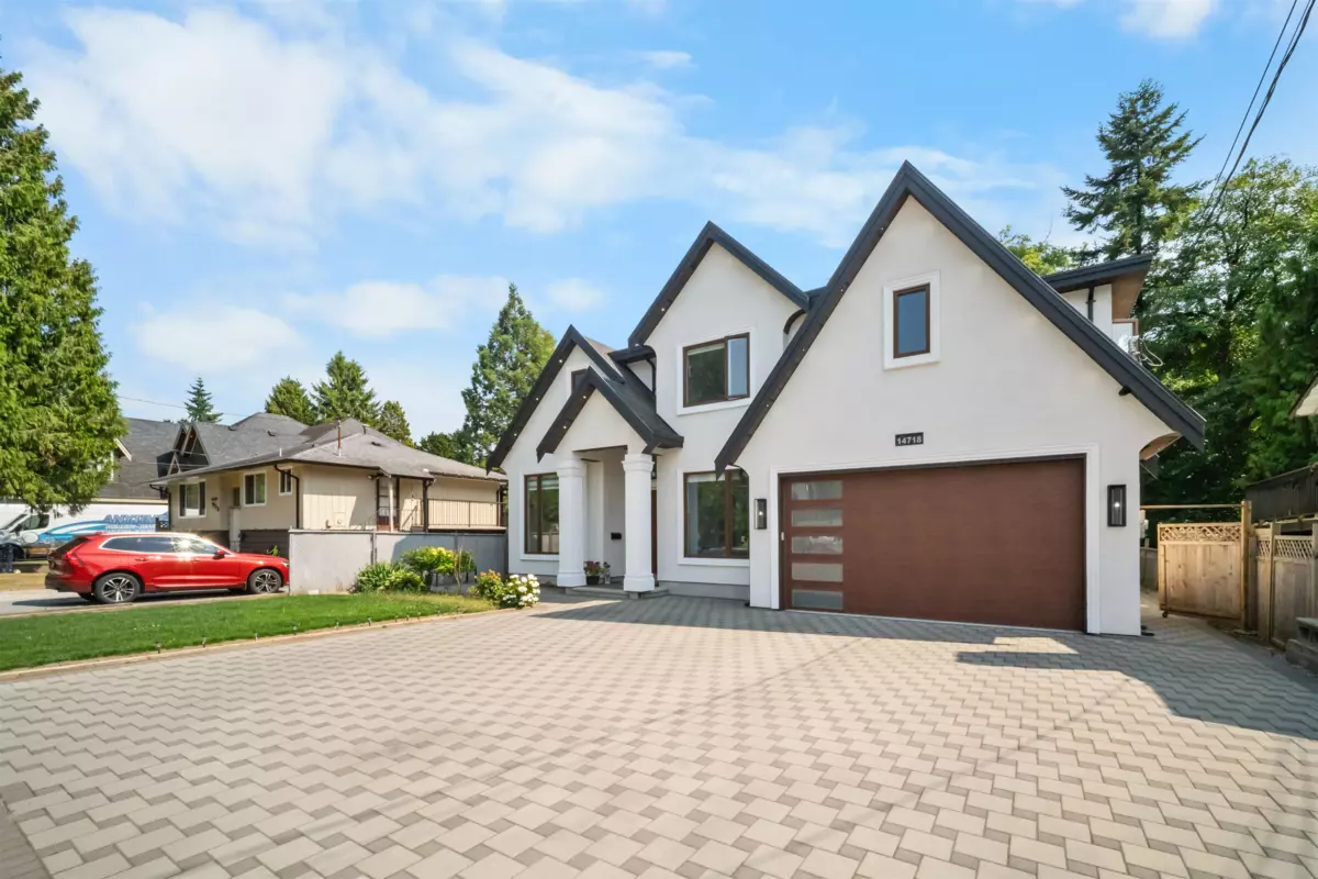 Family Room Photo of 14718 90a Avenue, Surrey, BC