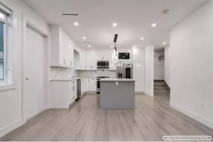 2 4675 Canada Way, Burnaby, BC, Burnaby — Half Duplex for sale
