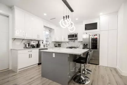 Primary Bathroom Photo of 2 4675 Canada Way, Burnaby, BC